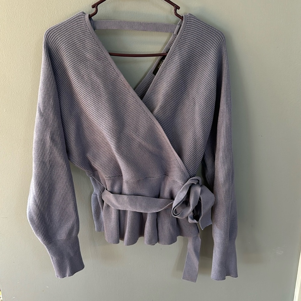 Lavender cotton rib v neck sweater with tie waist